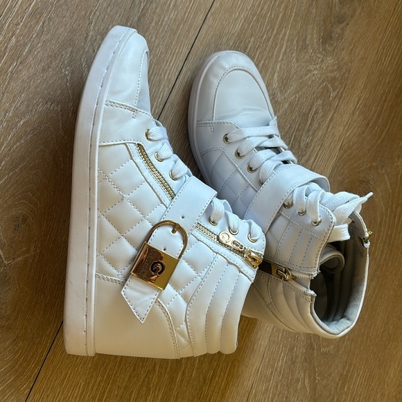 GBG Los Angeles White Quilted Sneakers with Gold Accents - Picture 2 of 13